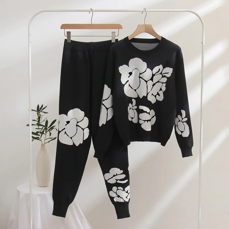 White Rose Printed Premium Quality Winter 2-Pcs Tracksuit For Her. WWTS-03 Main image