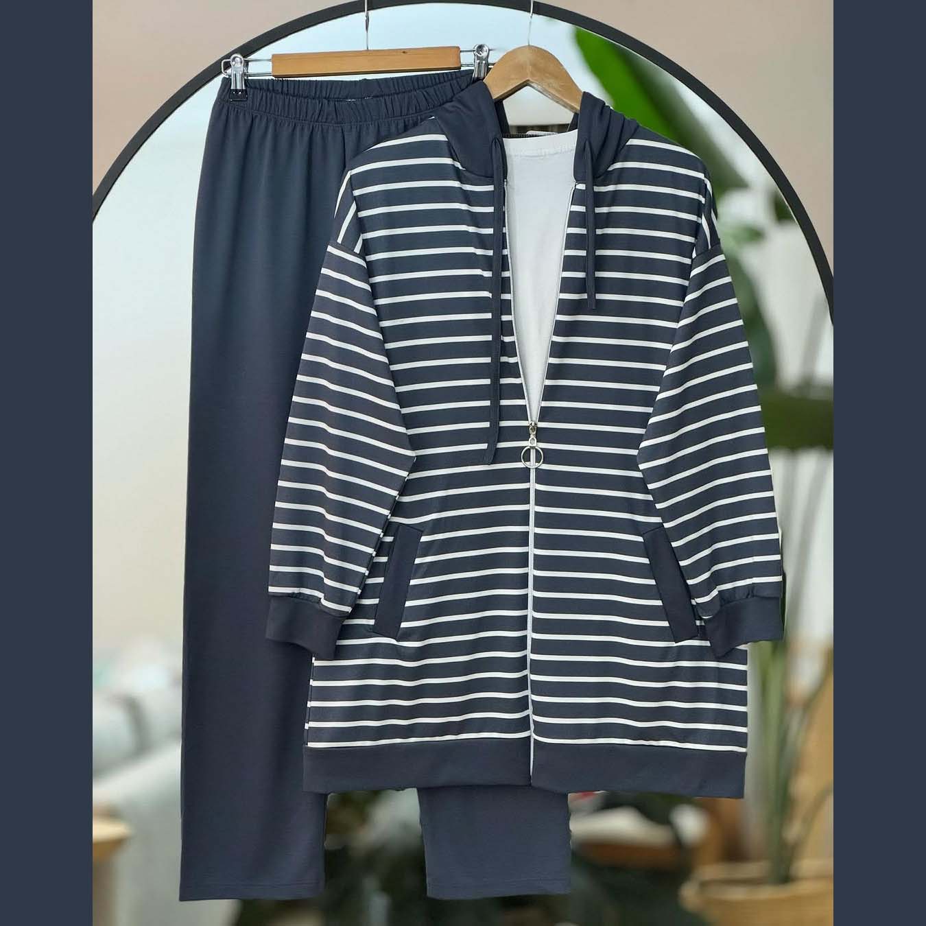 Lining Printed Zipper Hooded Style Premium Quality Winter 2-Pcs Tracksuit For Her. WWTS-28 Main image